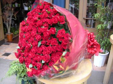 200本のバラの花束|「花キク」　（福岡県福岡市博多区の花屋）のブログ